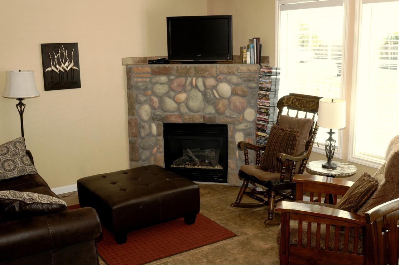 Collins Inn & Seaside Cottages (Adults Only) โอเชียนชอร์ส ภายนอก รูปภาพ