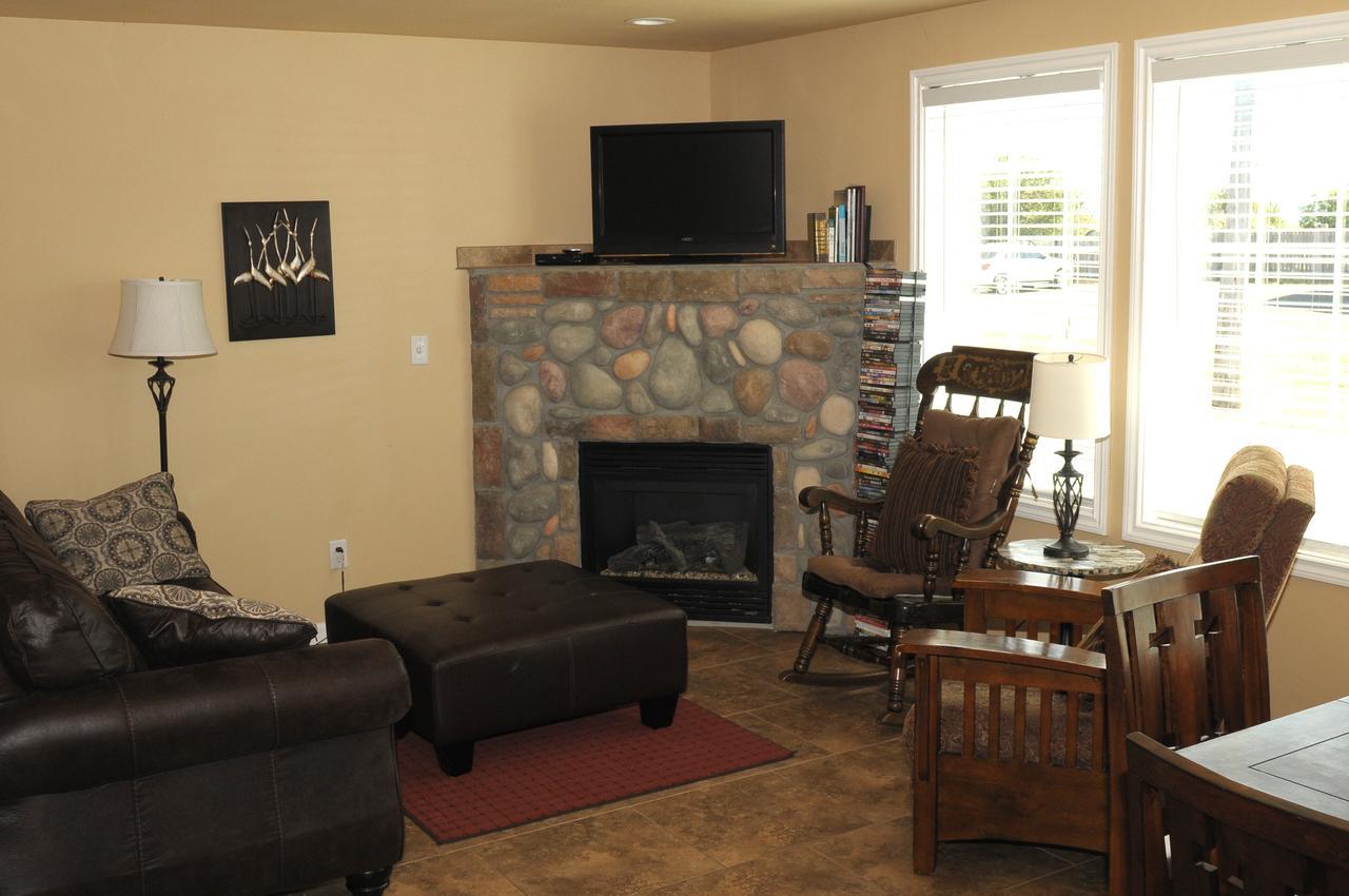 Collins Inn & Seaside Cottages (Adults Only) โอเชียนชอร์ส ภายนอก รูปภาพ