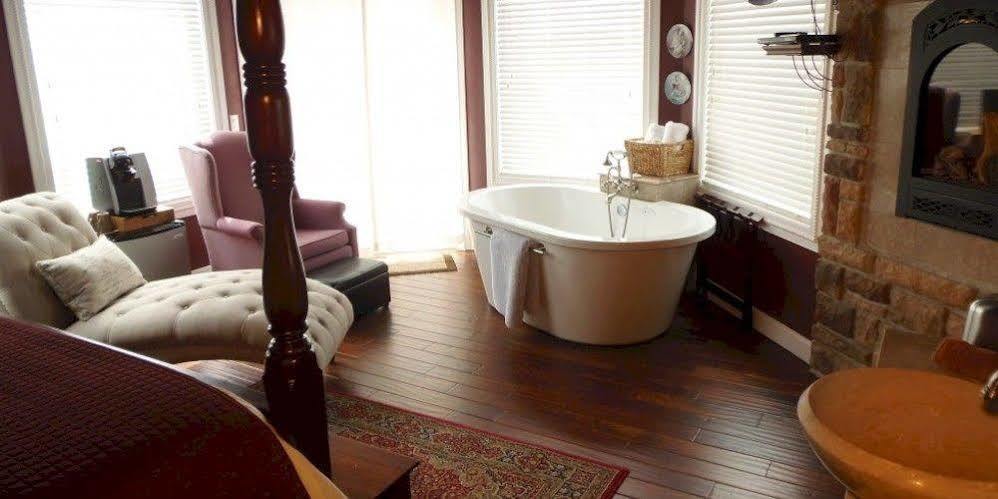 Collins Inn & Seaside Cottages (Adults Only) โอเชียนชอร์ส ภายนอก รูปภาพ