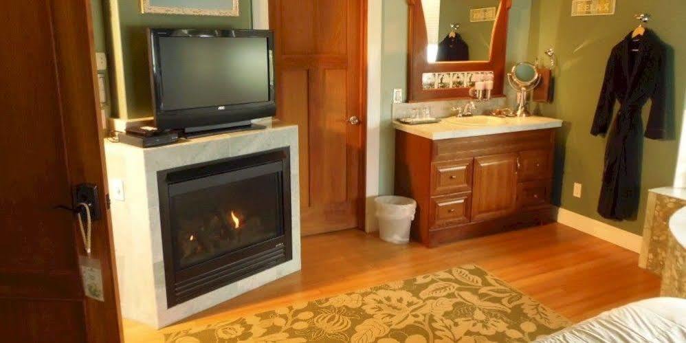 Collins Inn & Seaside Cottages (Adults Only) โอเชียนชอร์ส ภายนอก รูปภาพ