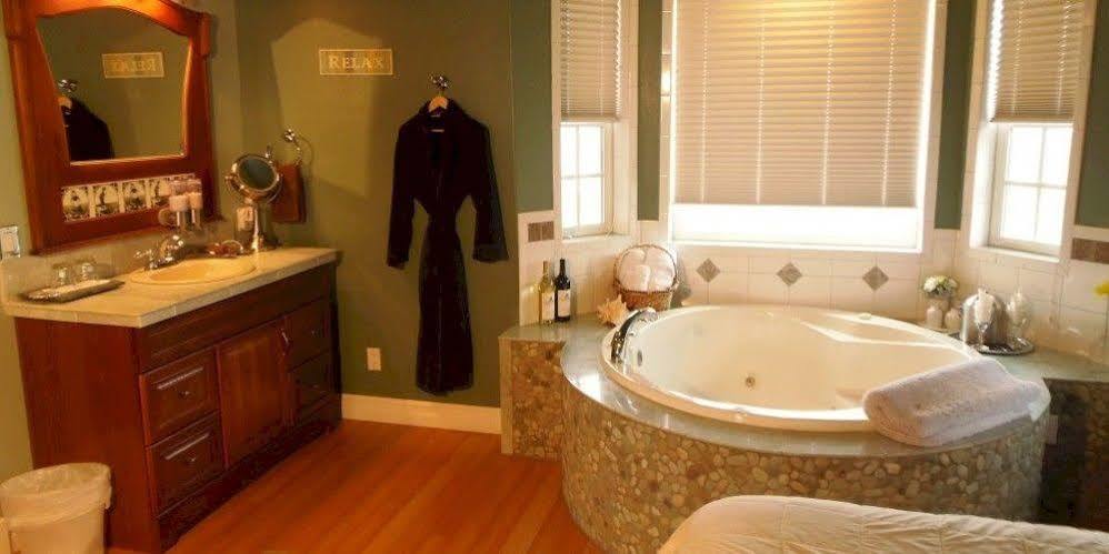 Collins Inn & Seaside Cottages (Adults Only) โอเชียนชอร์ส ภายนอก รูปภาพ