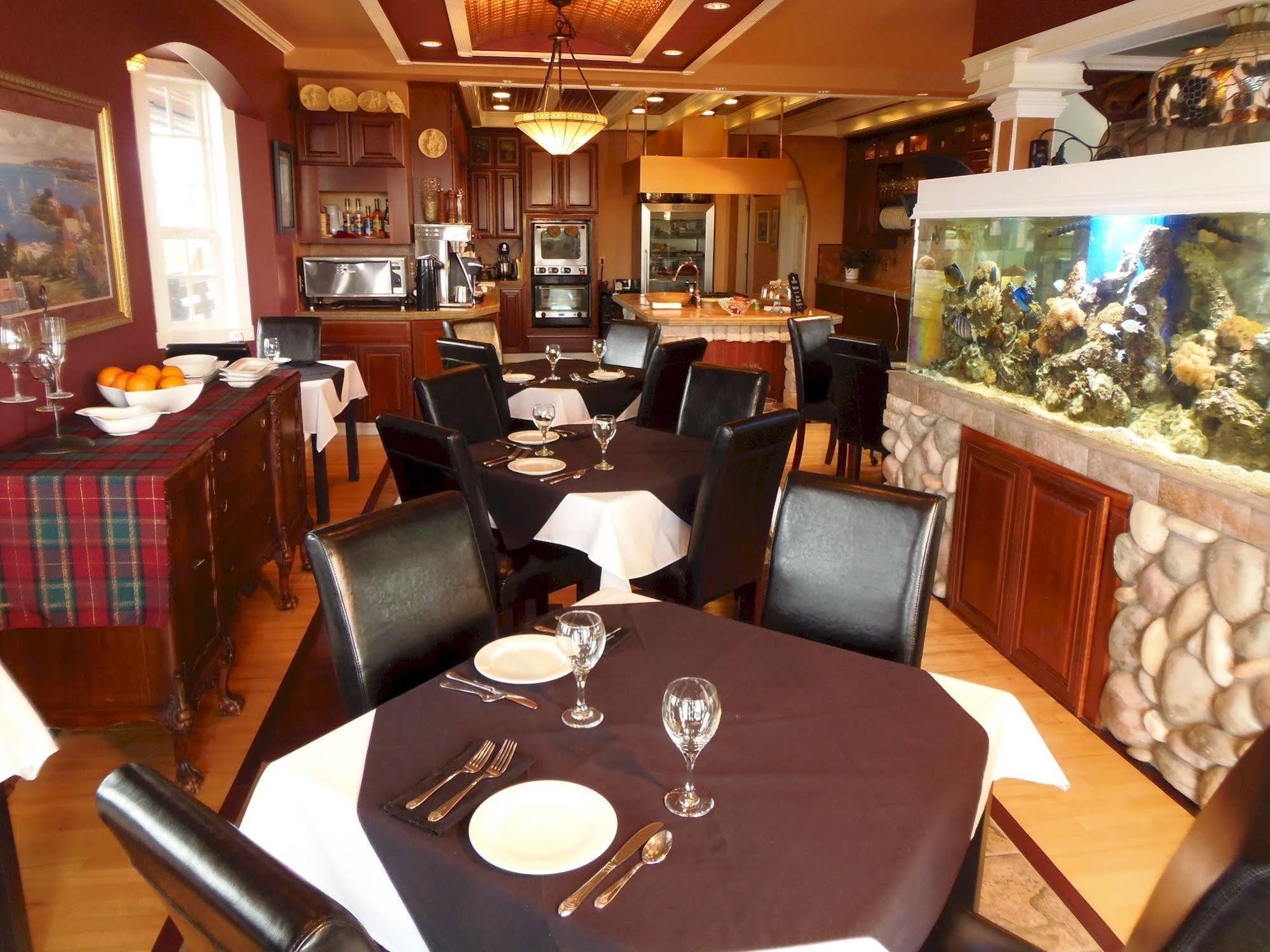 Collins Inn & Seaside Cottages (Adults Only) โอเชียนชอร์ส ภายนอก รูปภาพ